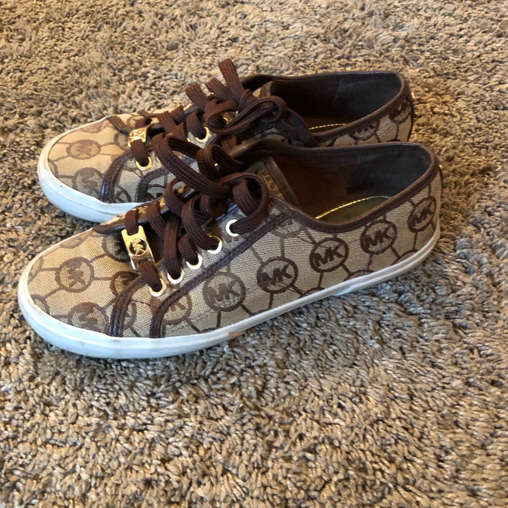 Michael kors monogram shoes size 6